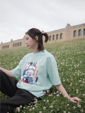 HIKKIKOMORI Women’s graphic tee - Anime Streetwear - Size M